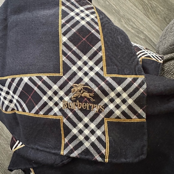 Burberry used 1x  rating 9/10 - Picture 4 of 5